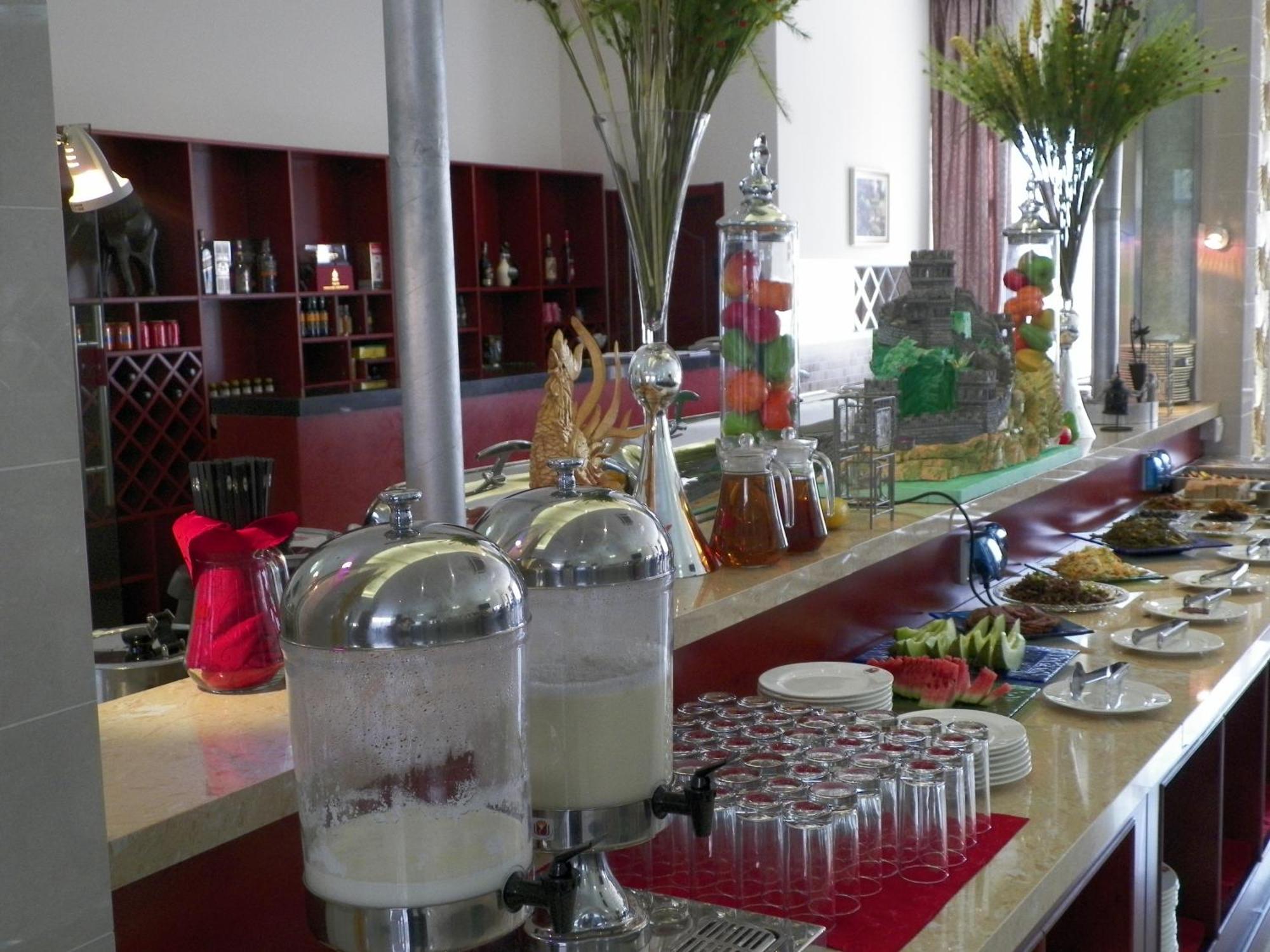Soluxe Club International Hotel Найроби Екстериор снимка